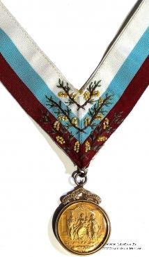 Знак масонской благотворительной организации.